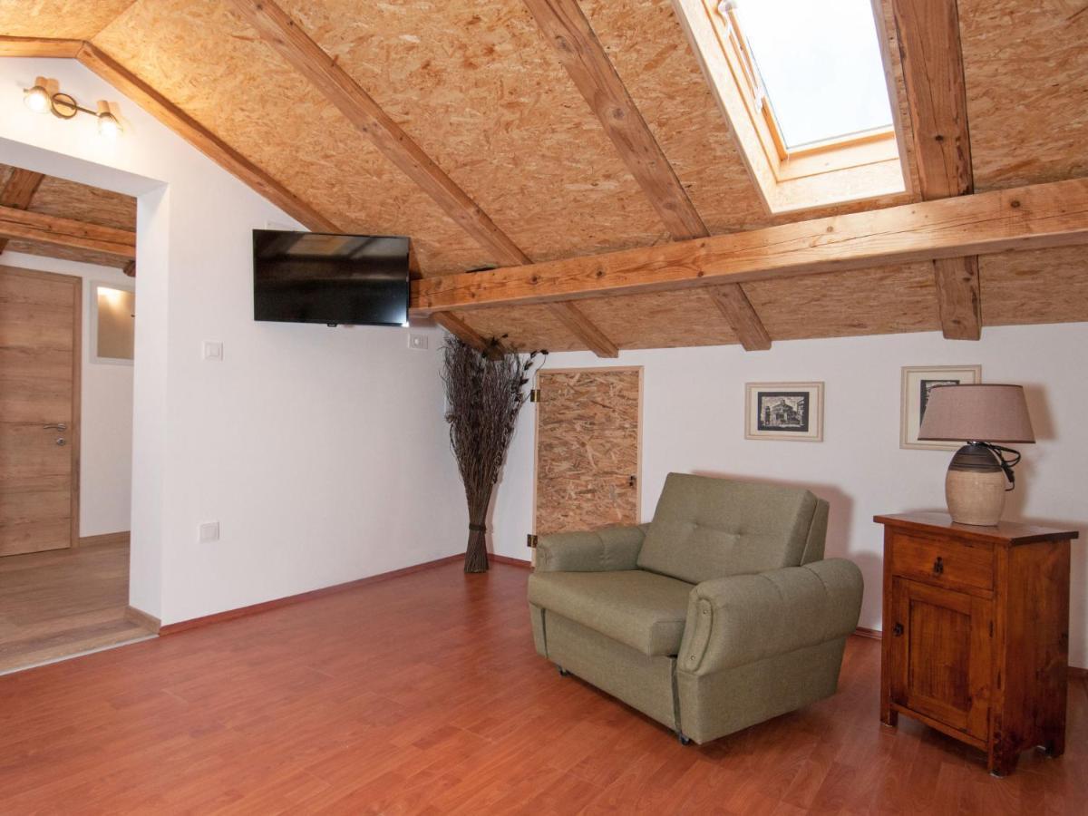 Tre Rose By Interhome Apartment Zvoneca